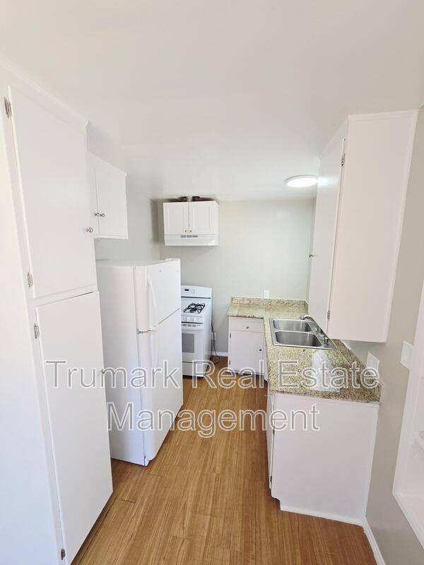 Apartment for rent at 215 W Acacia Ave #4, Glendale, CA 91204