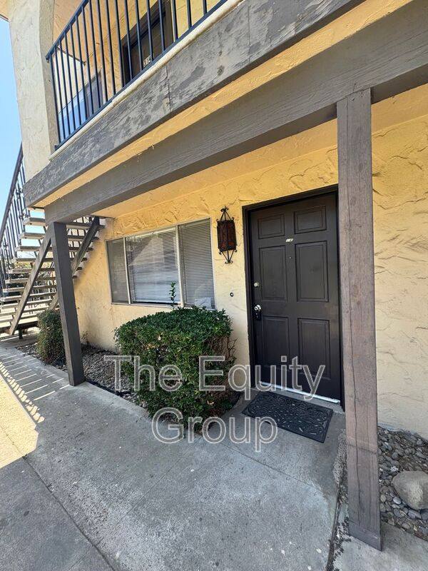 Apartment for rent at 3145 W Campus Ave, Visalia, CA 93277