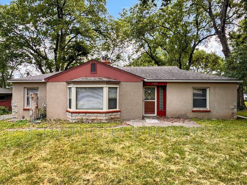 House for rent at 1107 W 27th St S, Independence, MO 64052