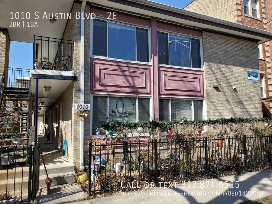 Apartment for rent at 1010 S Austin Blvd #2E, Oak Park, IL 60304