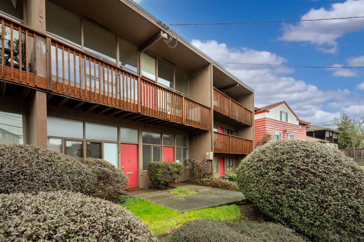Apartment for rent at 2300 NE 54th St, Seattle, WA 98105