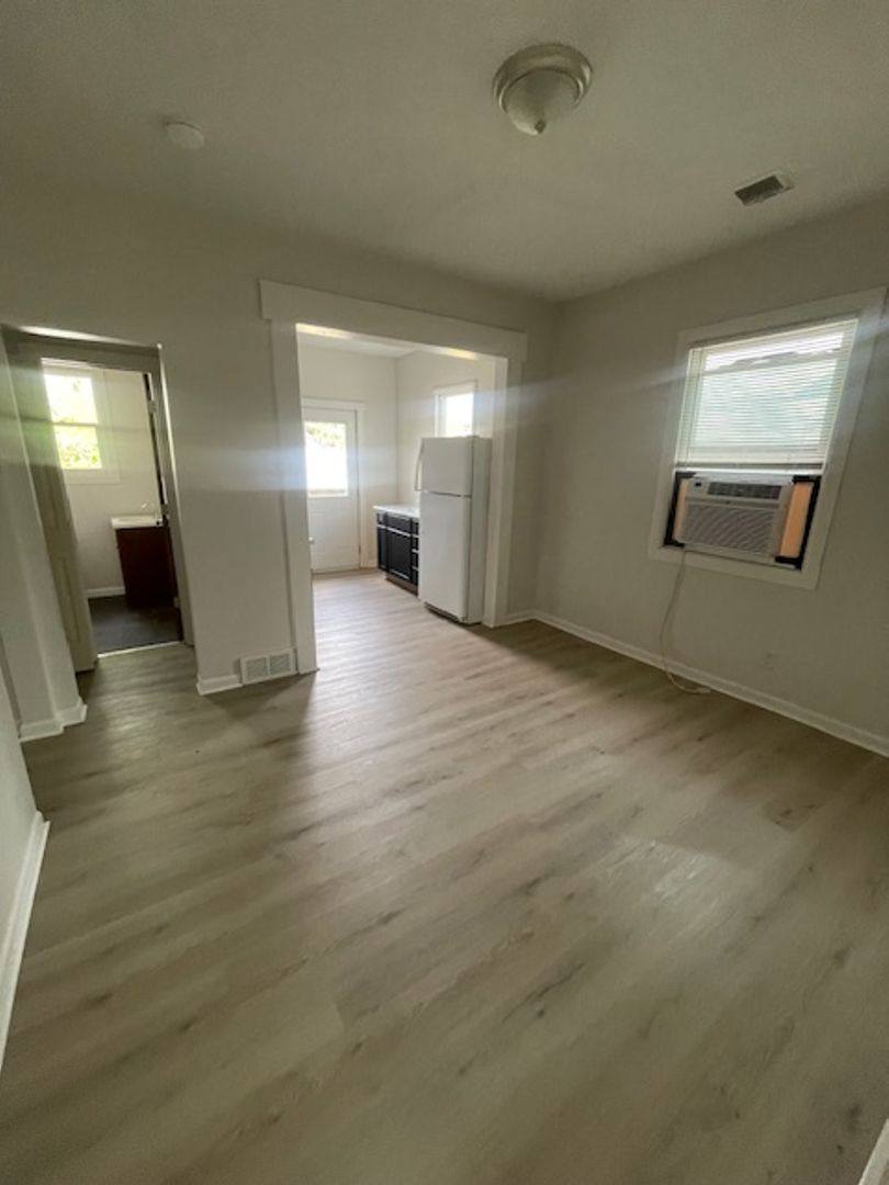 Apartment for rent at 914 N 40th St, Omaha, NE 68131