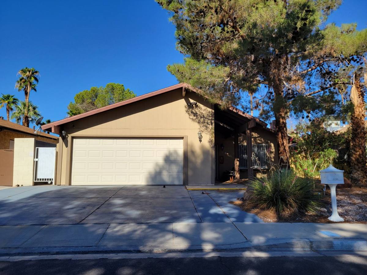 House for rent at 4723 Desert Vista Rd, Las Vegas, NV 89121
