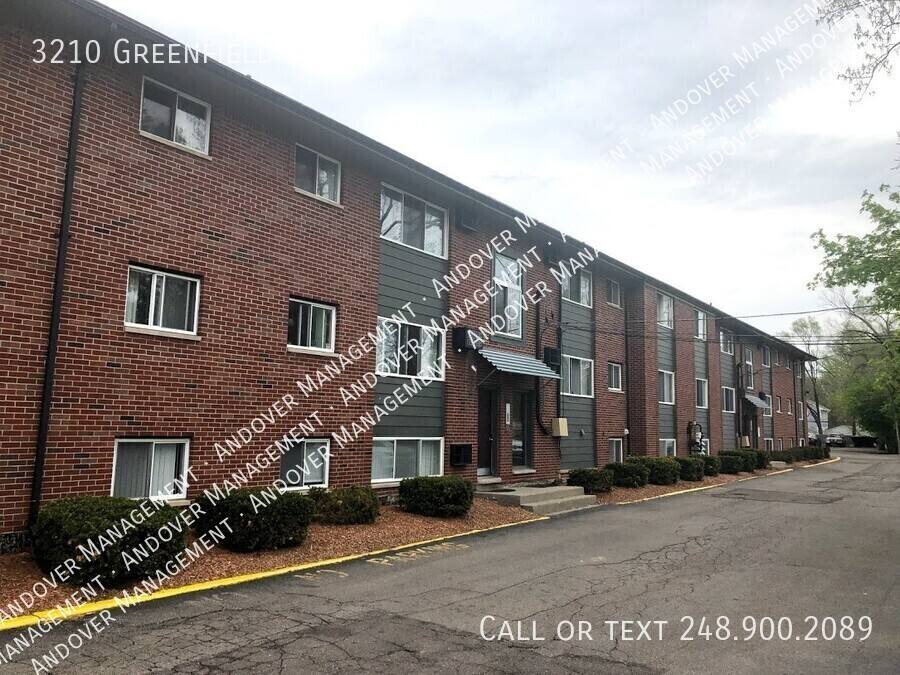Apartment for rent at 3210 Greenfield Rd #4, Royal Oak, MI 48073