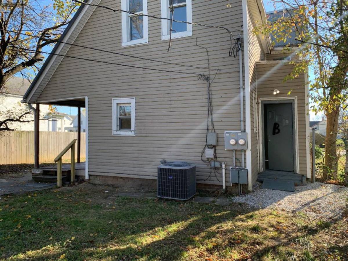 Apartment for rent at 1407 Fountain Ave, Evansville, IN 47710