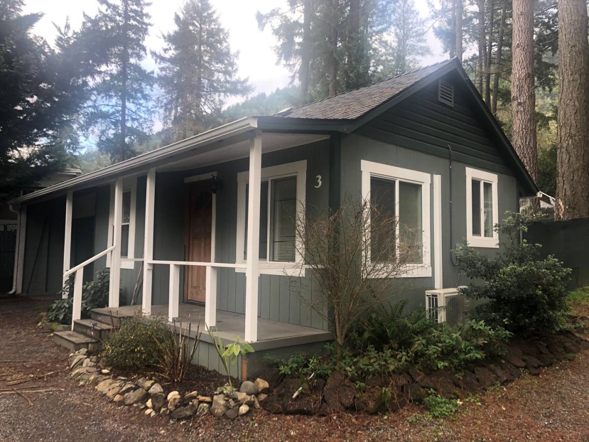 Apartment for rent at 3251 Rogue River Highway, Grants Pass, OR 97527