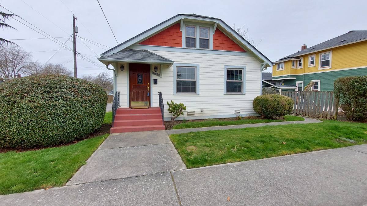 House for rent at 1611 16th St, Everett, WA 98201