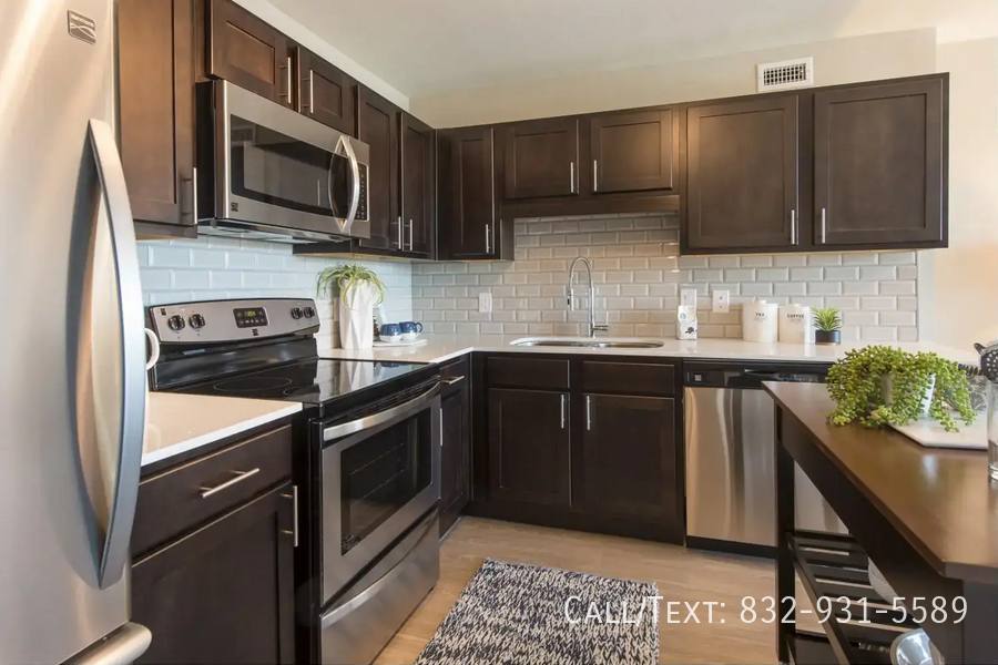 Apartment for rent at 3567 Kirby Dr, Houston, TX 77098