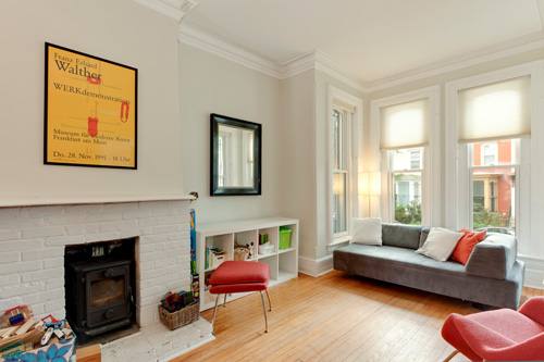 House for rent at 1420 Swann St NW, Washington, DC 20009