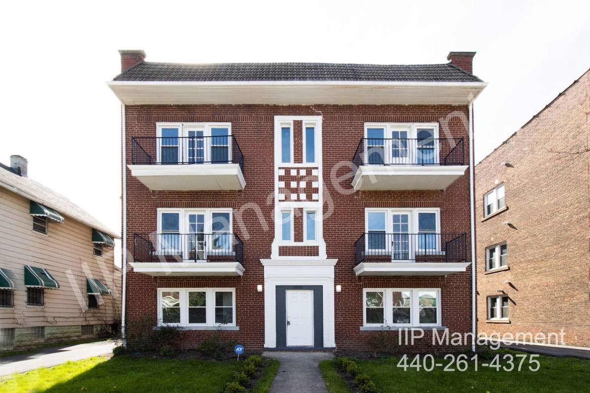 3296 E 149th St #10, Cleveland, OH 44120