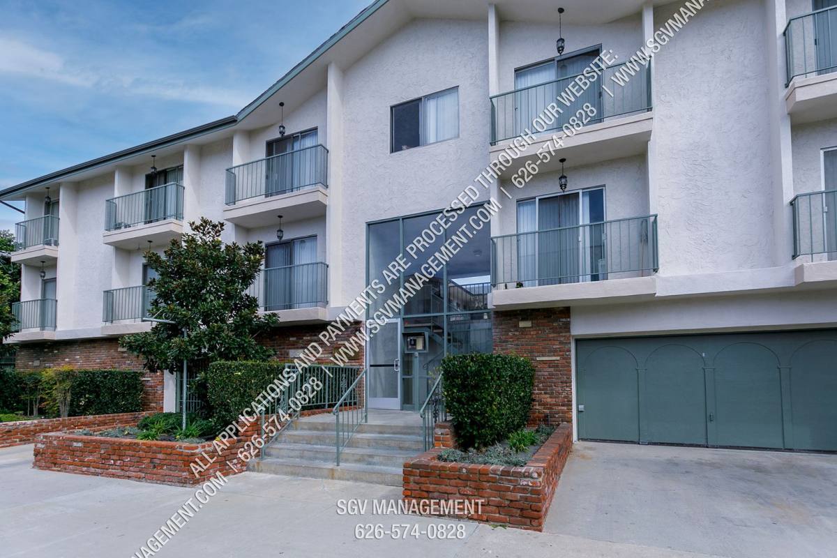 Apartment for rent at 11520 Menlo Ave, Hawthorne, CA 90250