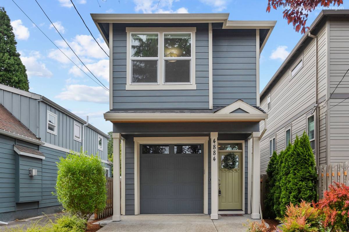 House for rent at 4884 SE Rural St, Portland, OR 97206