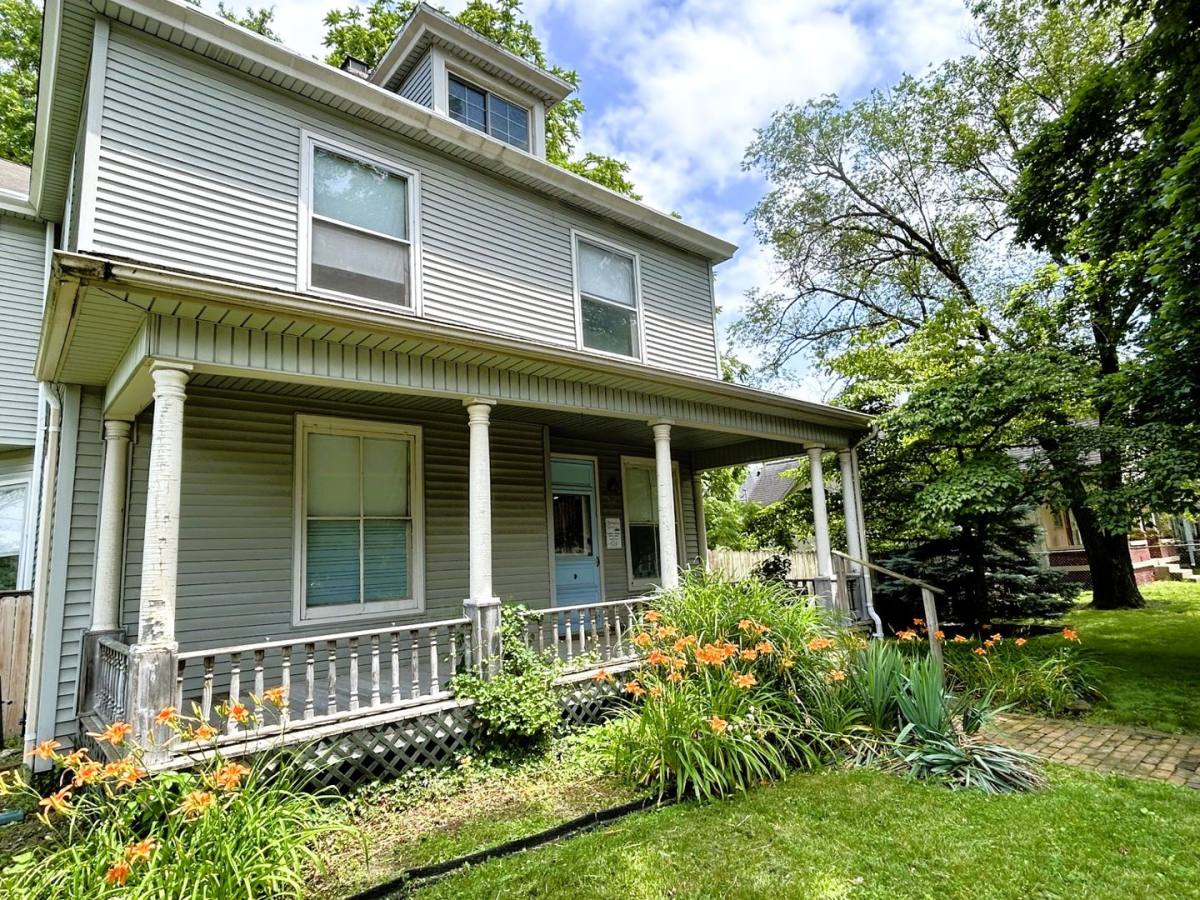 House for rent at 624 S 7th St, Terre Haute, IN 47807