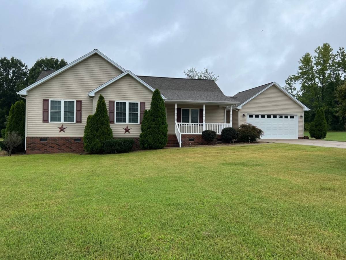 House for rent at 823 Mazeppa Rd, Mooresville, NC 28115