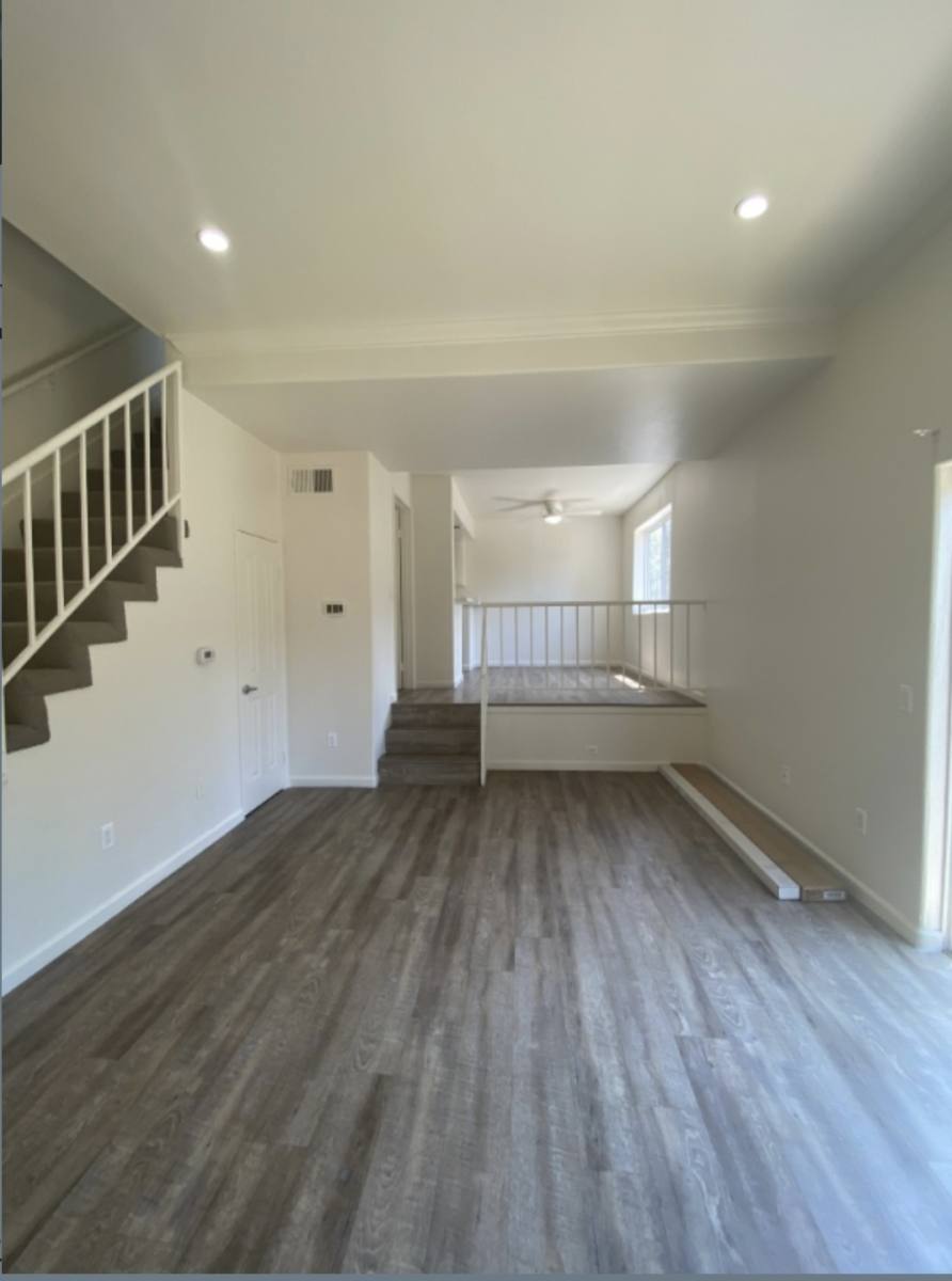 Townhouse for rent at 13022 Riverside Dr, Sherman Oaks, CA 91423