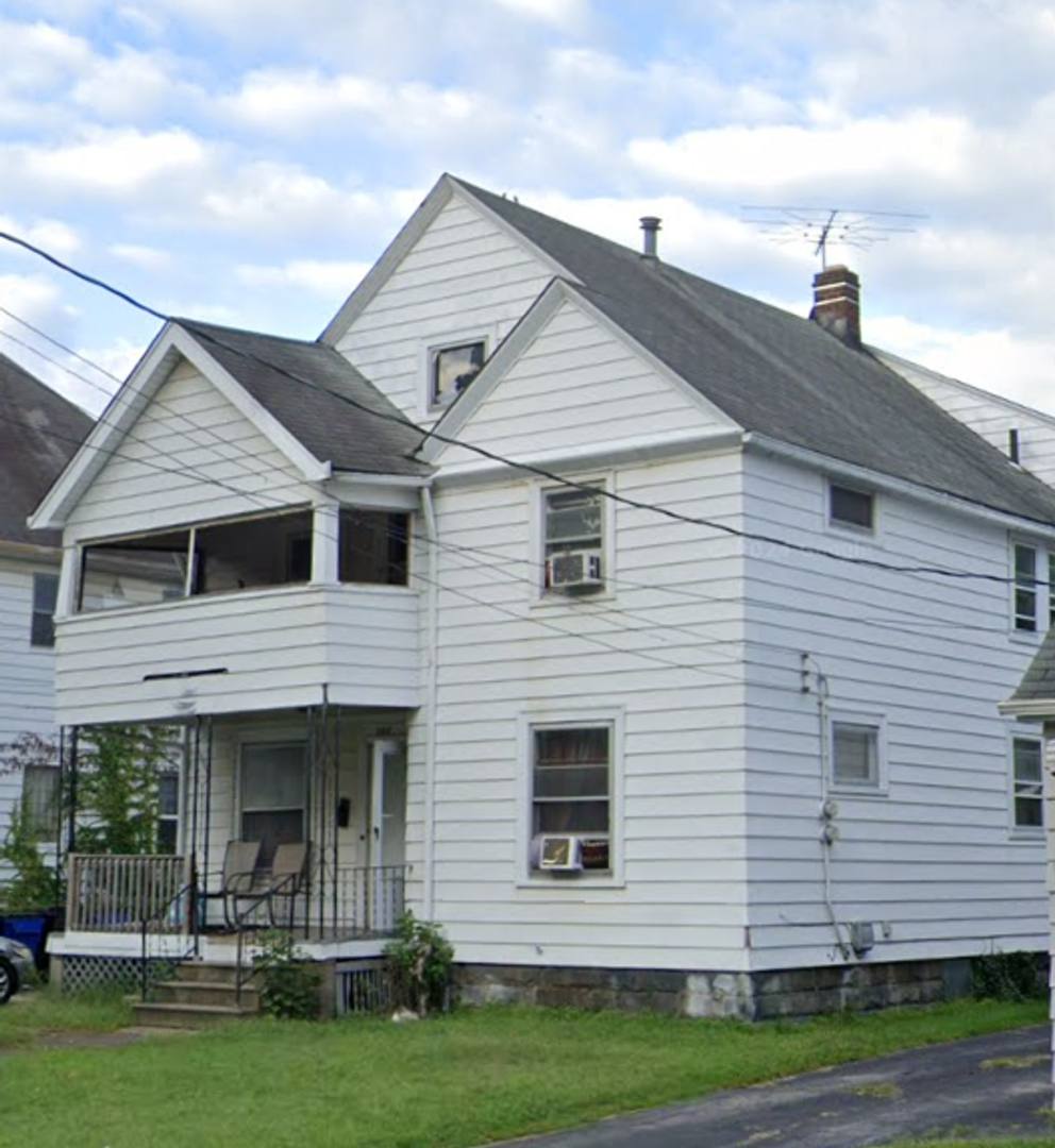 Apartment for rent at 386 E 152nd St, Cleveland, OH 44110