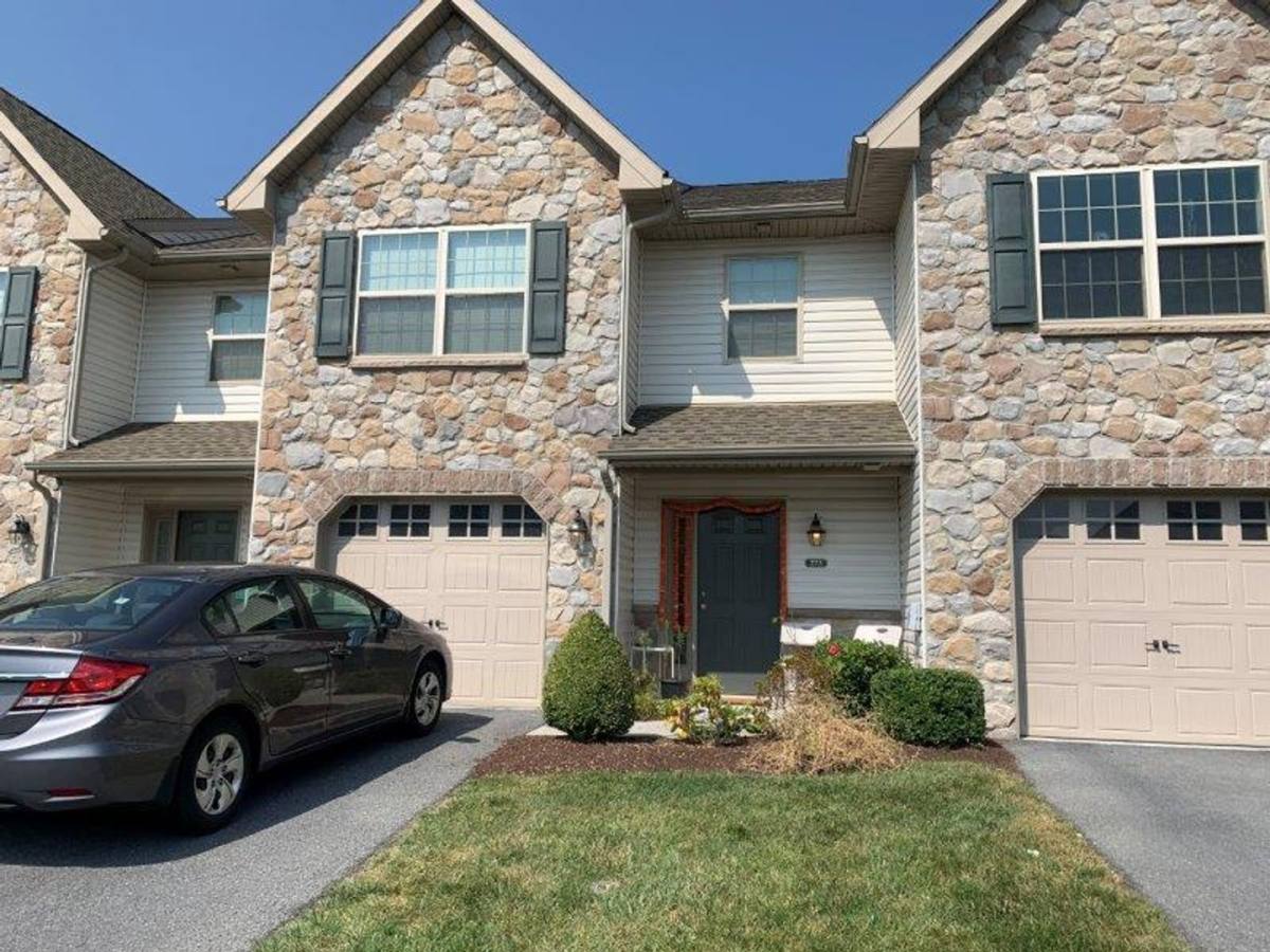 Townhouse for rent at 273 Melbourne Lane, Mechanicsburg, PA 17055