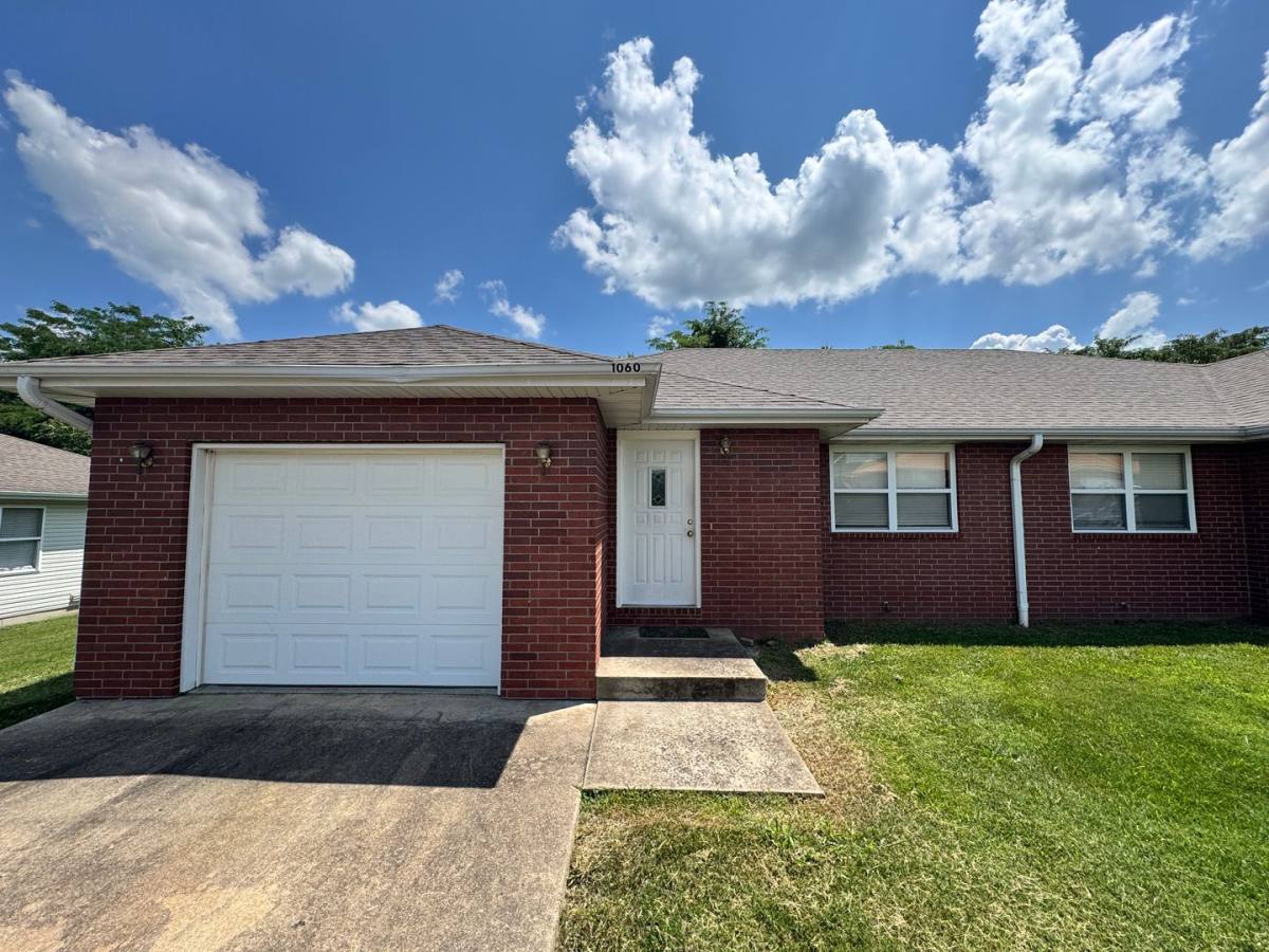 1060 Lake Dr, Lebanon, MO 65536