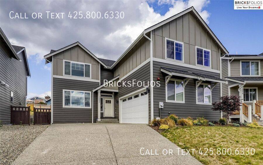 Townhouse for rent at 1052 Banyan St, Bremerton, WA 98310