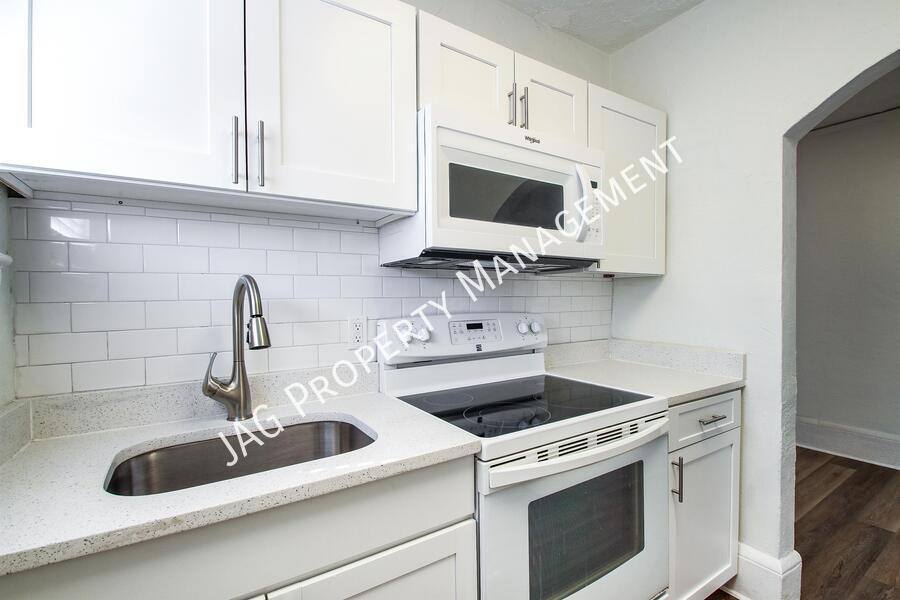 Apartment for rent at 2892 College St #4, Jacksonville, FL 32205