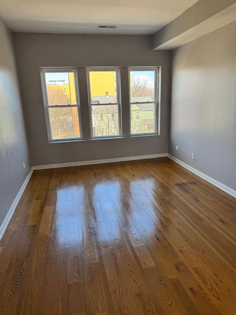 Apartment for rent at 6400 S Peoria Ave, Chicago, IL 60621