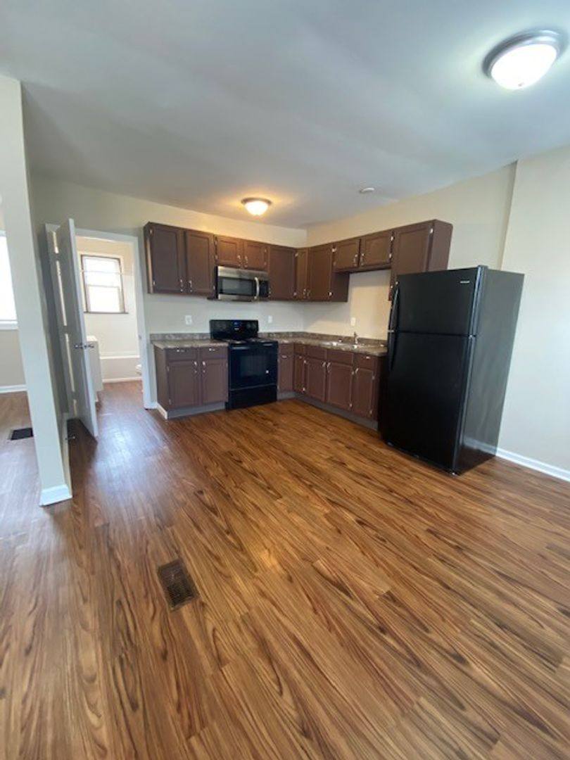 Apartment for rent at 350-352 E Hinman Ave, Columbus, OH 43207