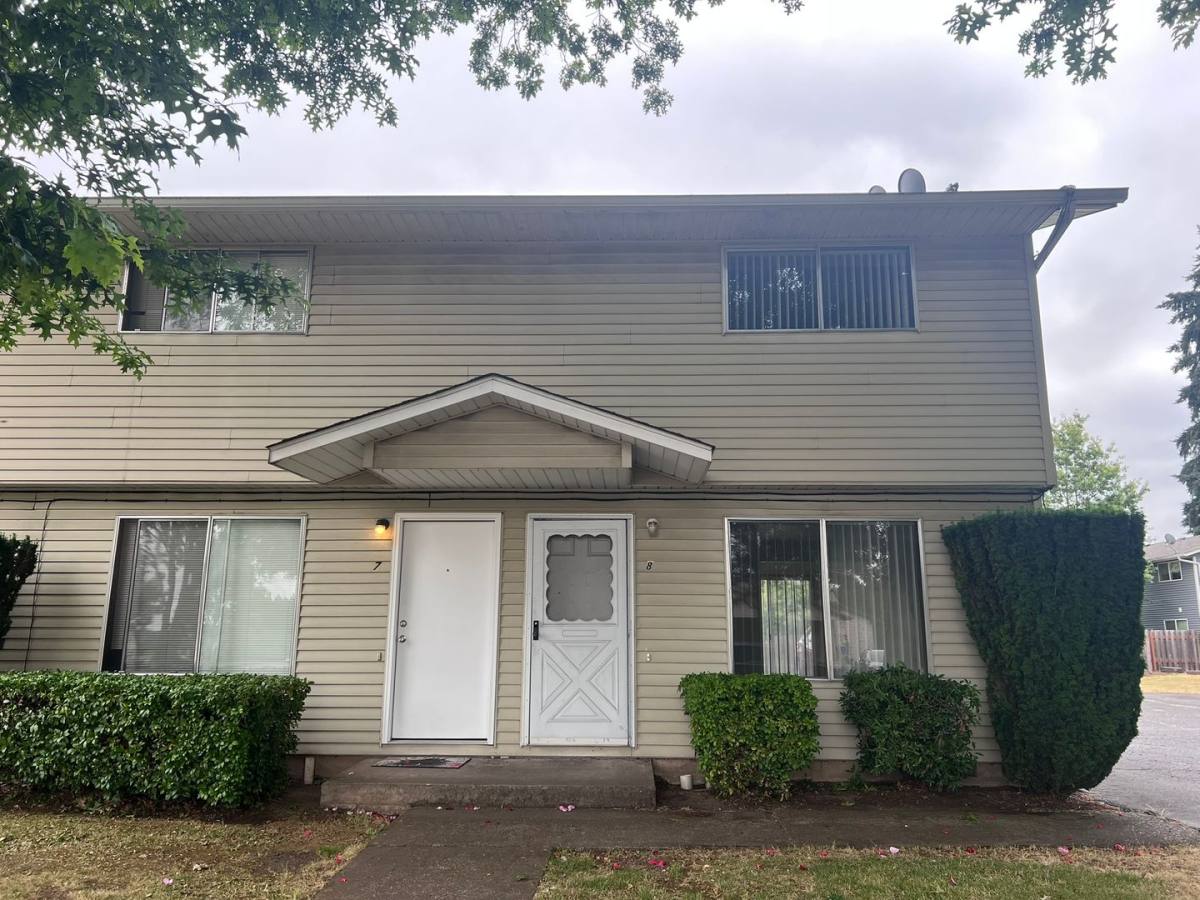Apartment for rent at 155 S 8th St, Lebanon, OR 97355