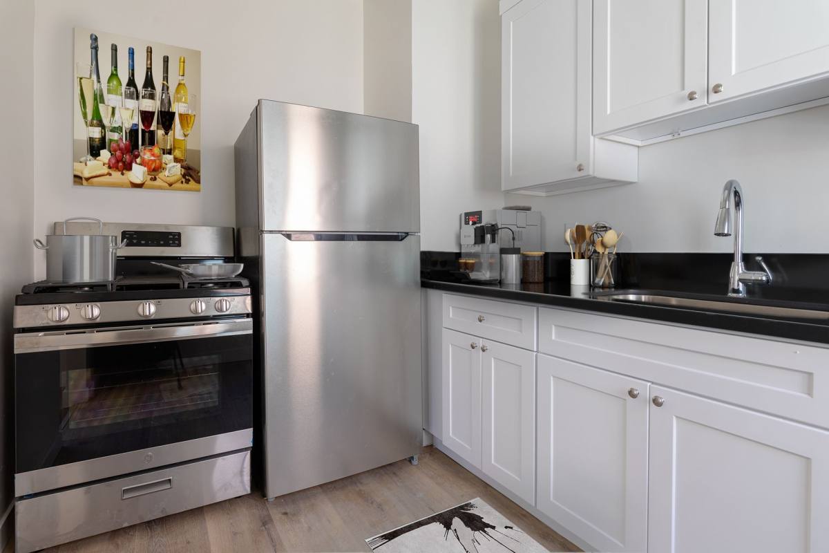 Apartment for rent at 727 S Mariposa Ave, Los Angeles, CA 90005