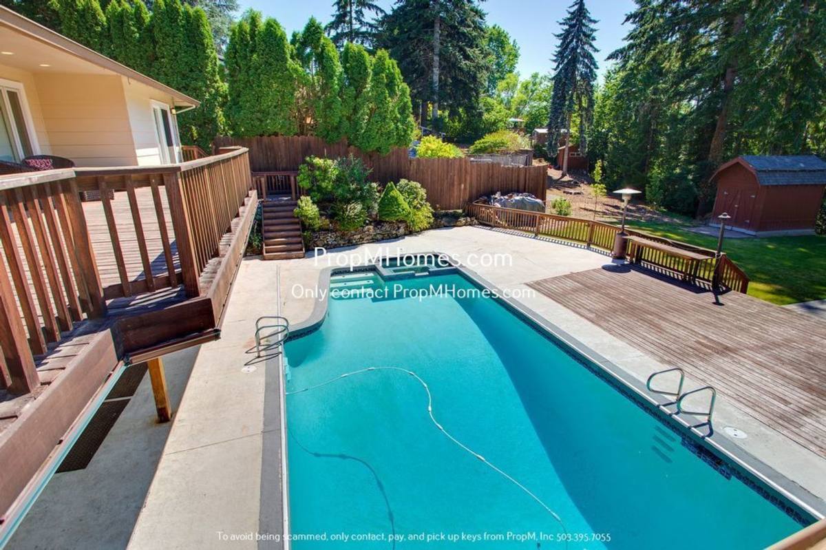 House for rent at 395 NW 107th Ave, Portland, OR 97229