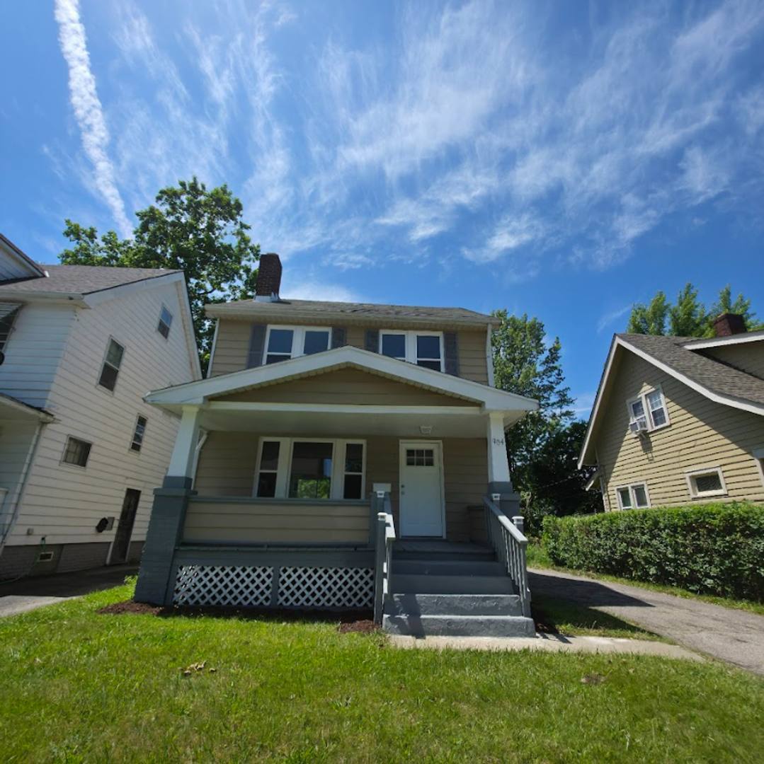 House for rent at 904 Yellowstone Rd, Cleveland, OH 44121