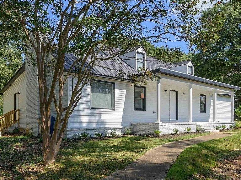 House for rent at 1261 Taylors Mill Rd, Talladega, AL 35160