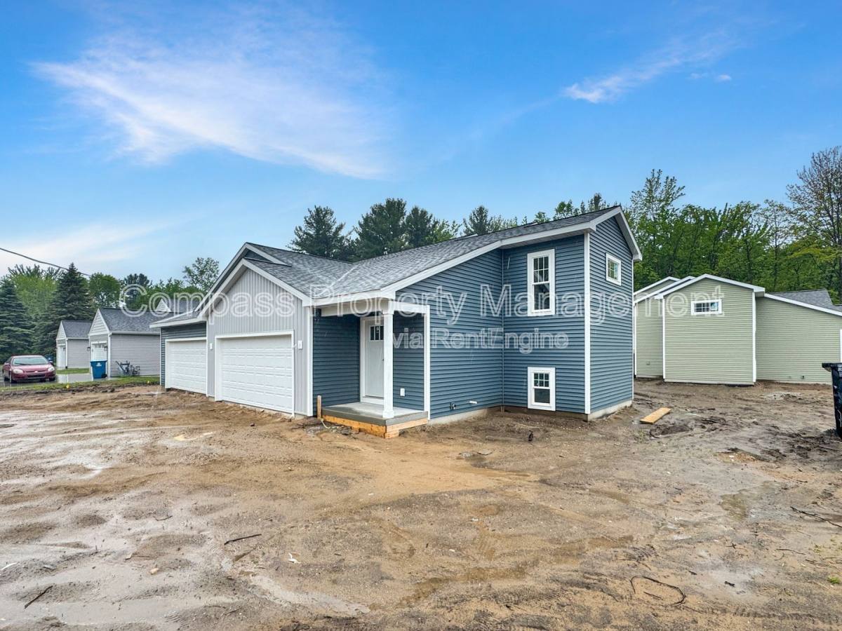 House for rent at 18785 174th Ave, Spring Lake, MI 49456
