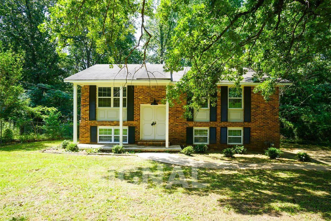 House for rent at 105 Silverleaf Dr, Trussville, AL 35173