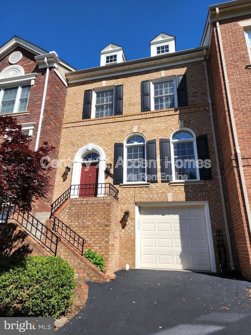Townhouse for rent at 8002 Tanworth Court, Springfield, VA 22152