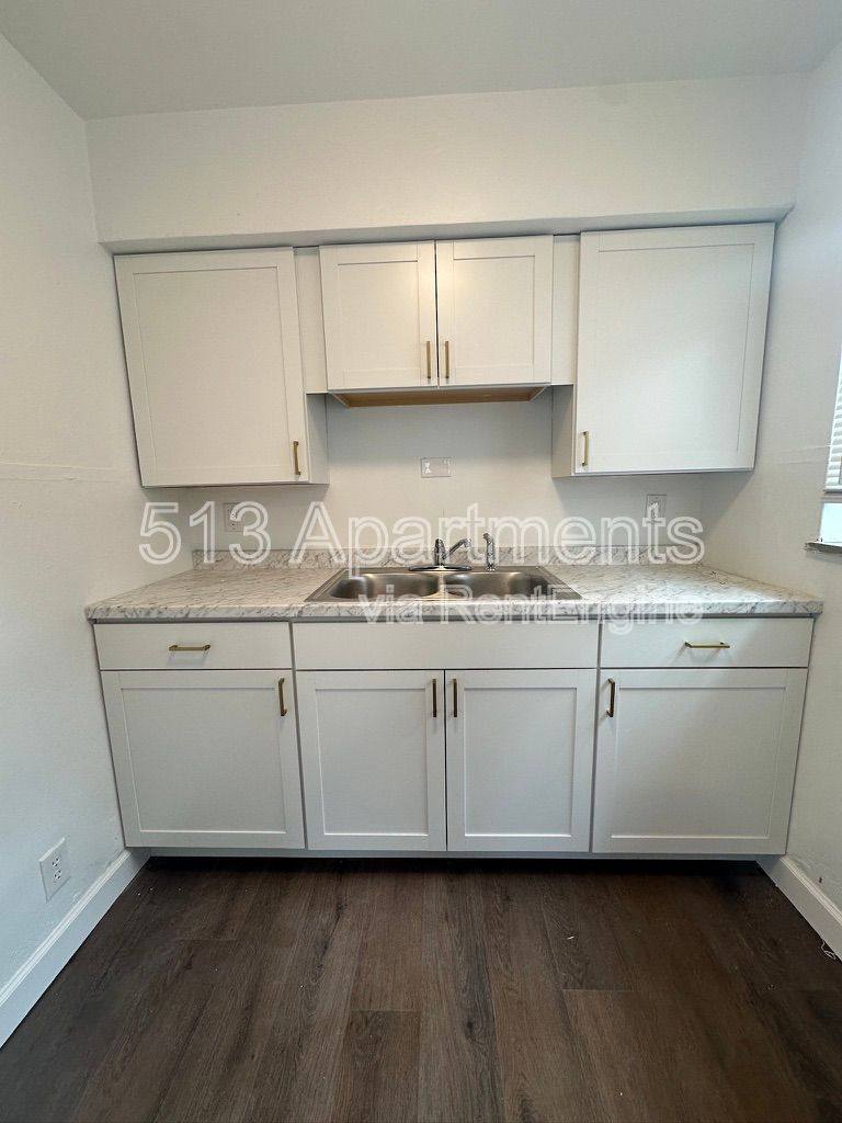 Apartment for rent at 1649 Anita Place #4, Cincinnati, OH 45237