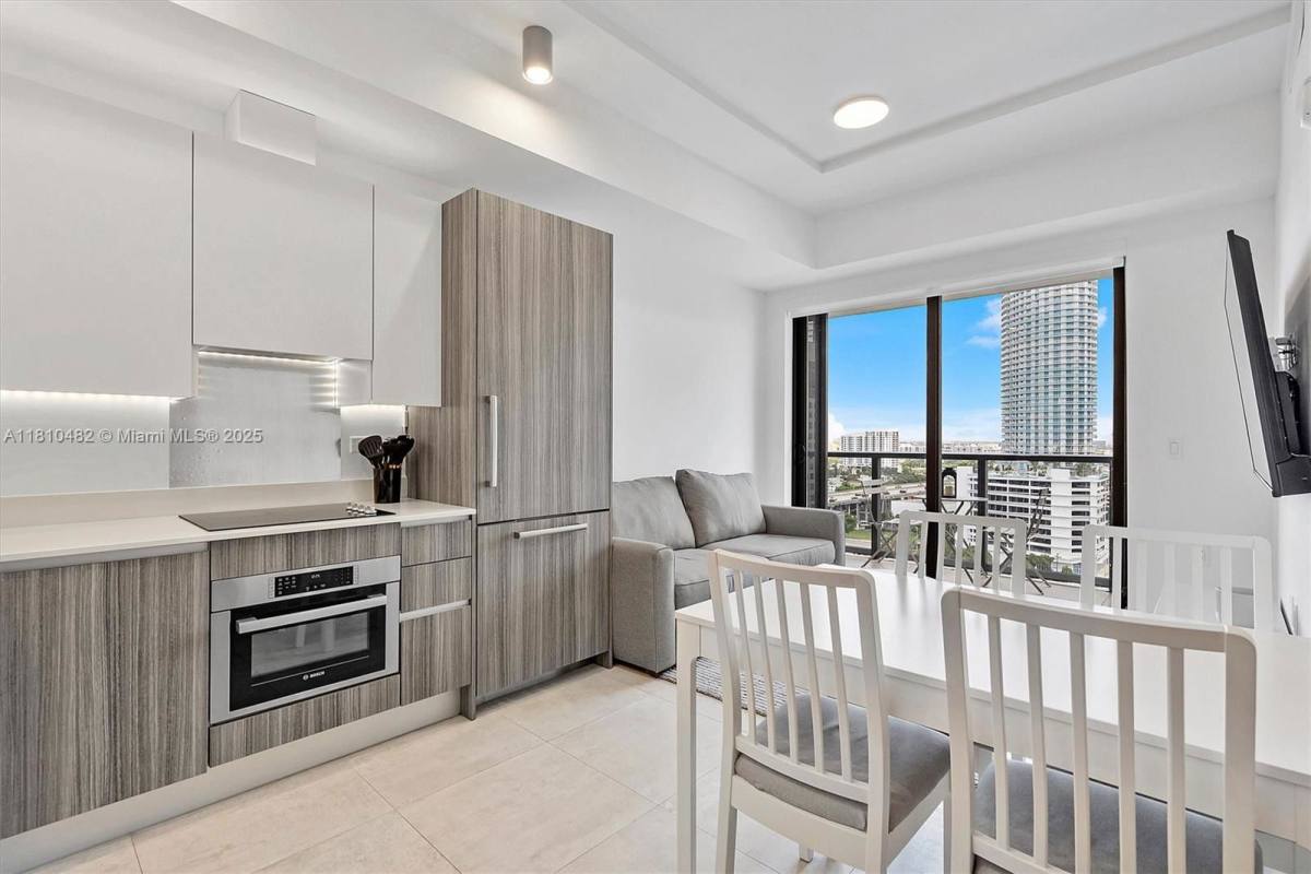 House for rent at 239 SW 9th St #1704, Miami, FL 33130