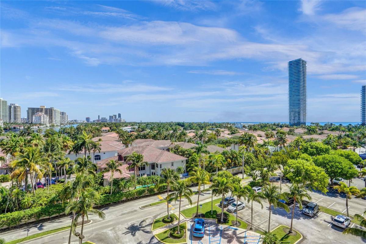 House for rent at 19380 Collins Ave #718, North Miami Beach, FL 33160