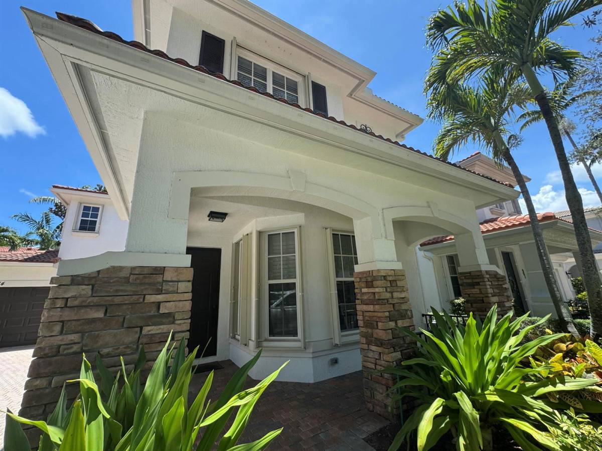 House for rent at 374 Columbus St, Palm Beach Gardens, FL 33410