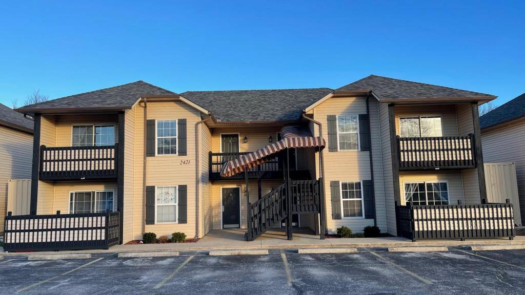 Apartment for rent at 2427 Texas Ave, Joplin, MO 64804