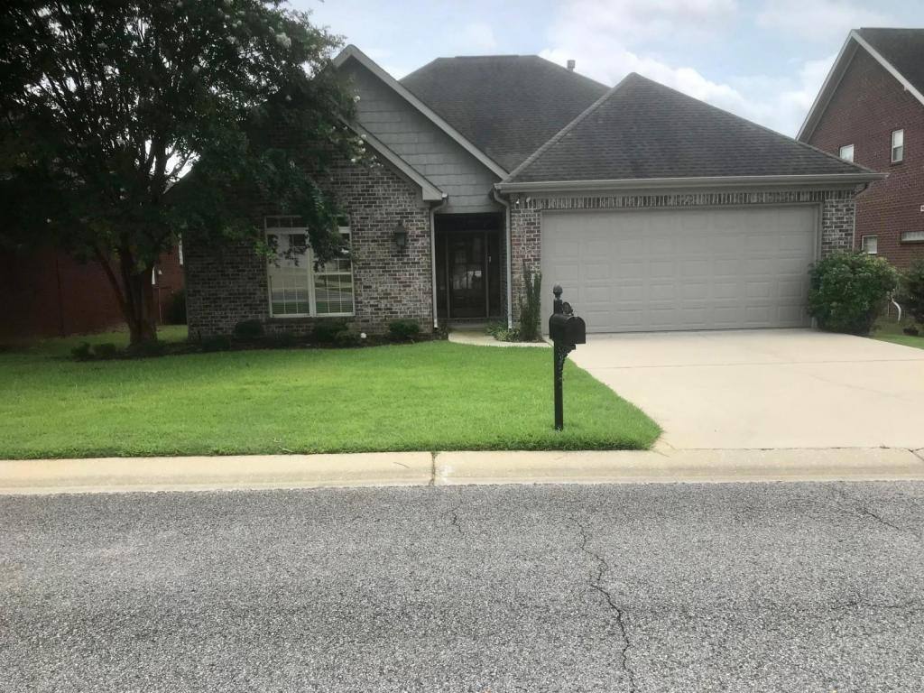 House for rent at 711 Greenbriar Dr, Northport, AL 35473
