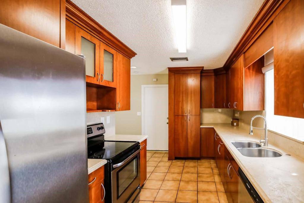 House for rent at 2301 NW 102nd Way, Hollywood, FL 33026