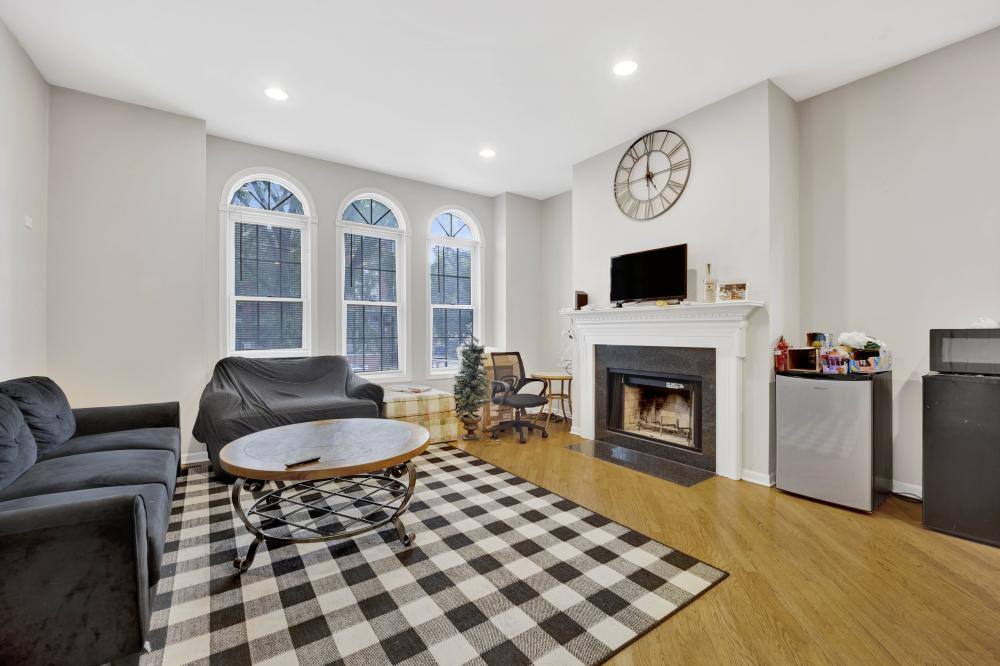 Apartment for rent at 1512 N Wood St #1S, Chicago, IL 60622