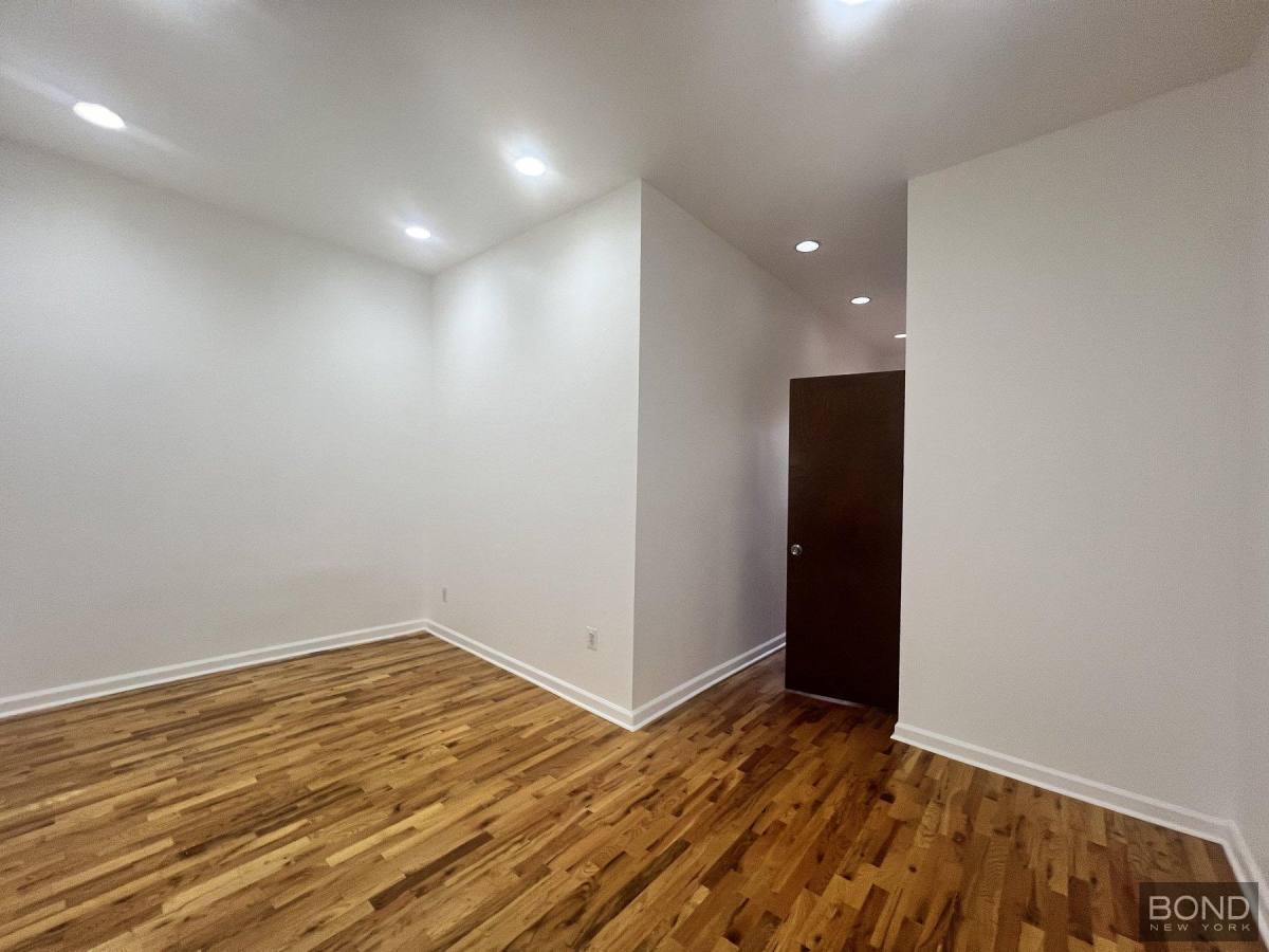 Apartment for rent at 69 Scholes St #1L, Brooklyn, NY 11206