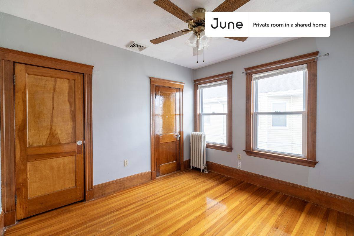 Apartment for rent at 21 Bradbury Ave #B, Medford, MA 02155