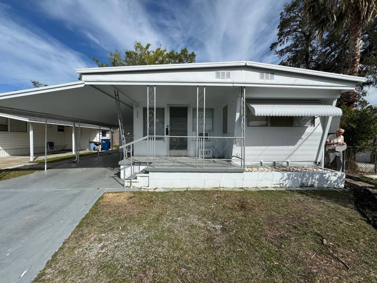 Apartment for rent at 1007 51st Ave W, Bradenton, FL 34207