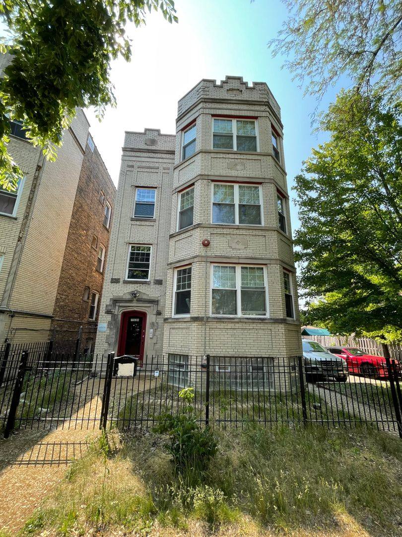 Apartment for rent at 7534 N Claremont Ave, Chicago, IL 60645
