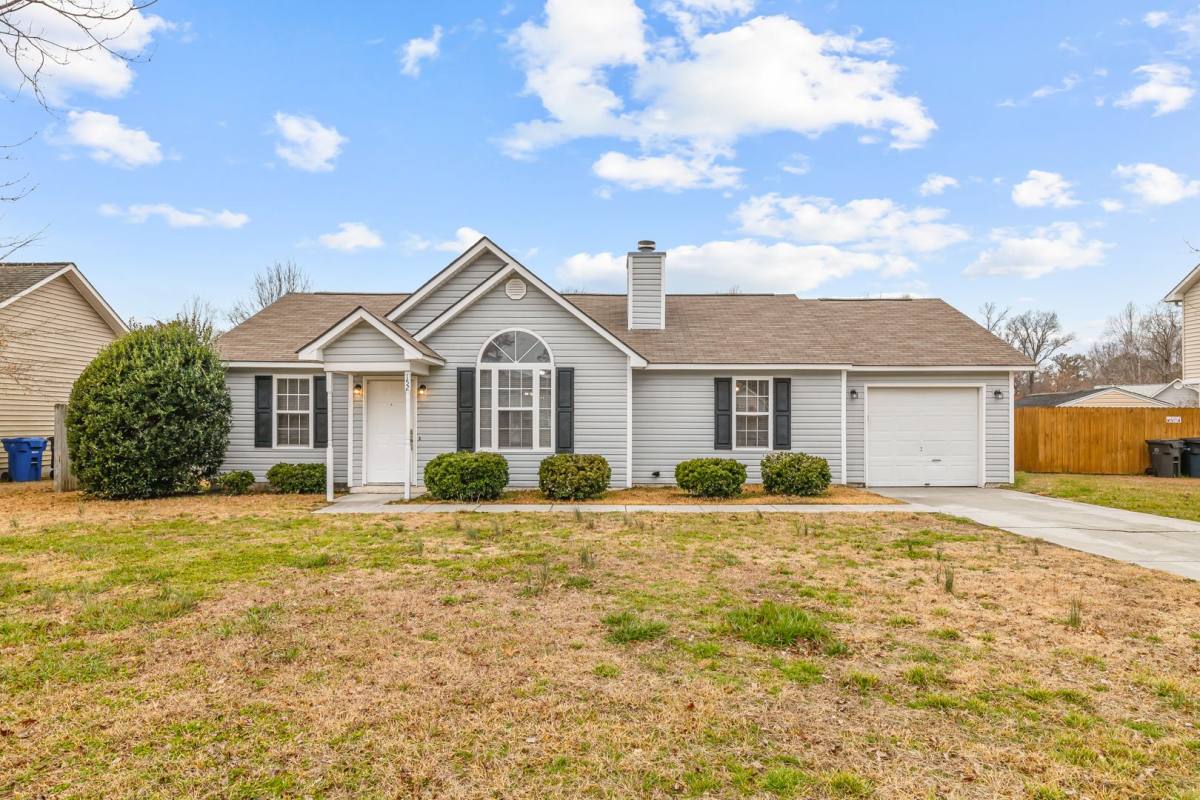 House for rent at 152 Settlers Circle, Jacksonville, NC 28546