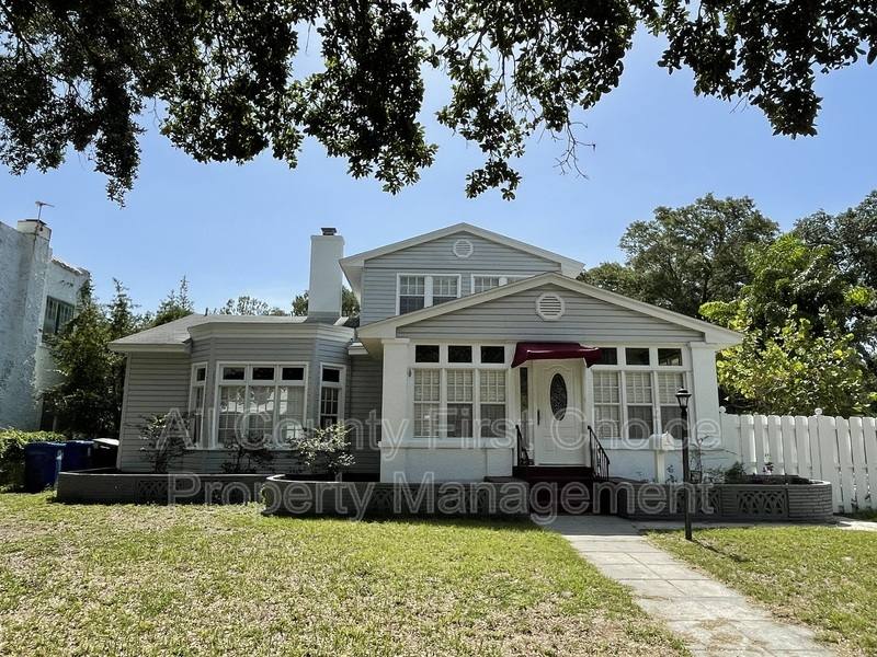 House for rent at 1225 11th St N, Saint Petersburg, FL 33705