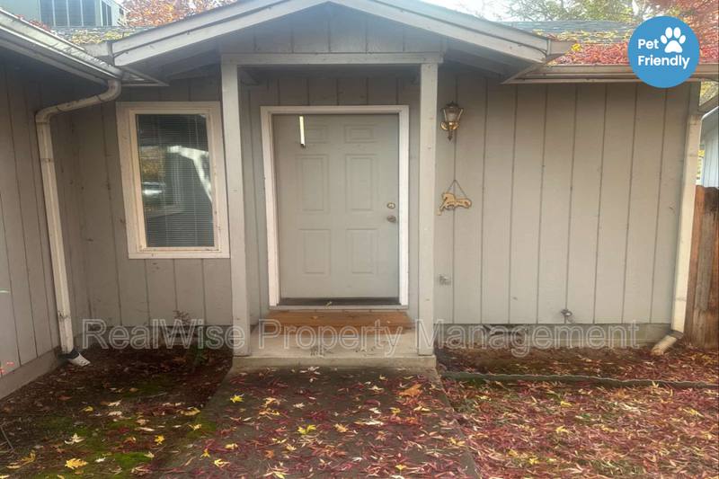 Apartment for rent at 1632 Leonard Rd #B, Grants Pass, OR 97527