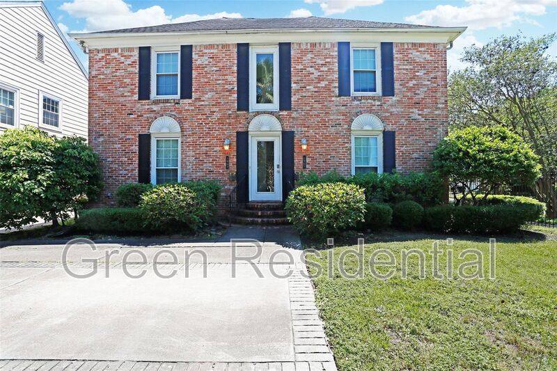 House for rent at 1969 University Blvd, Houston, TX 77030